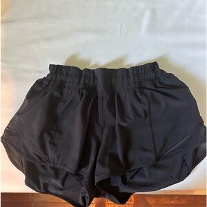 Lululemon Hotty hot shorts 2.5”